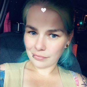 Meet your Posher, Brooke